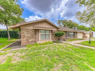 328 Plainview Dr, Hurst, TX 76054