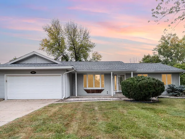 926 Redwood Cir, Apple Valley, MN 55124