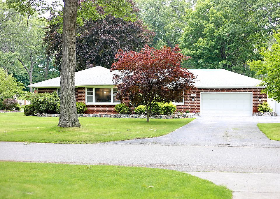 1st image of 1904 Crestwood Ln