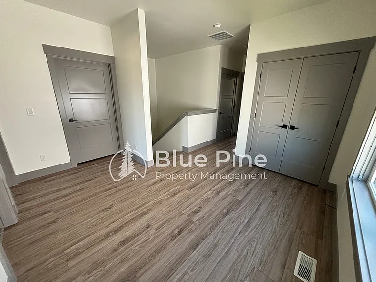 5133 Beach Dr #1 — Photo 9