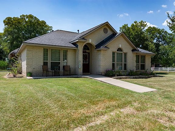 All 4 sides of this house are brick!