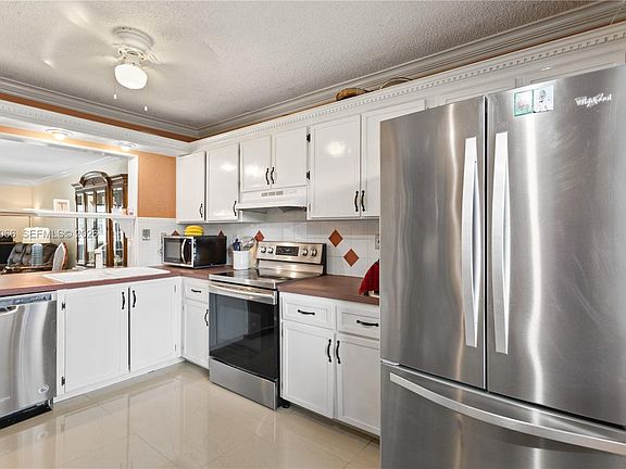 5th image of 204 E Laurel Dr #1204