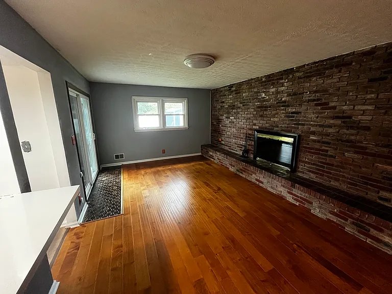 10203 Woodstock Rd — Photo 8