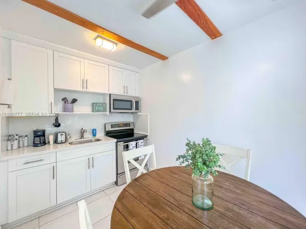 326 Wilson St APT 205, Hollywood, FL 33019