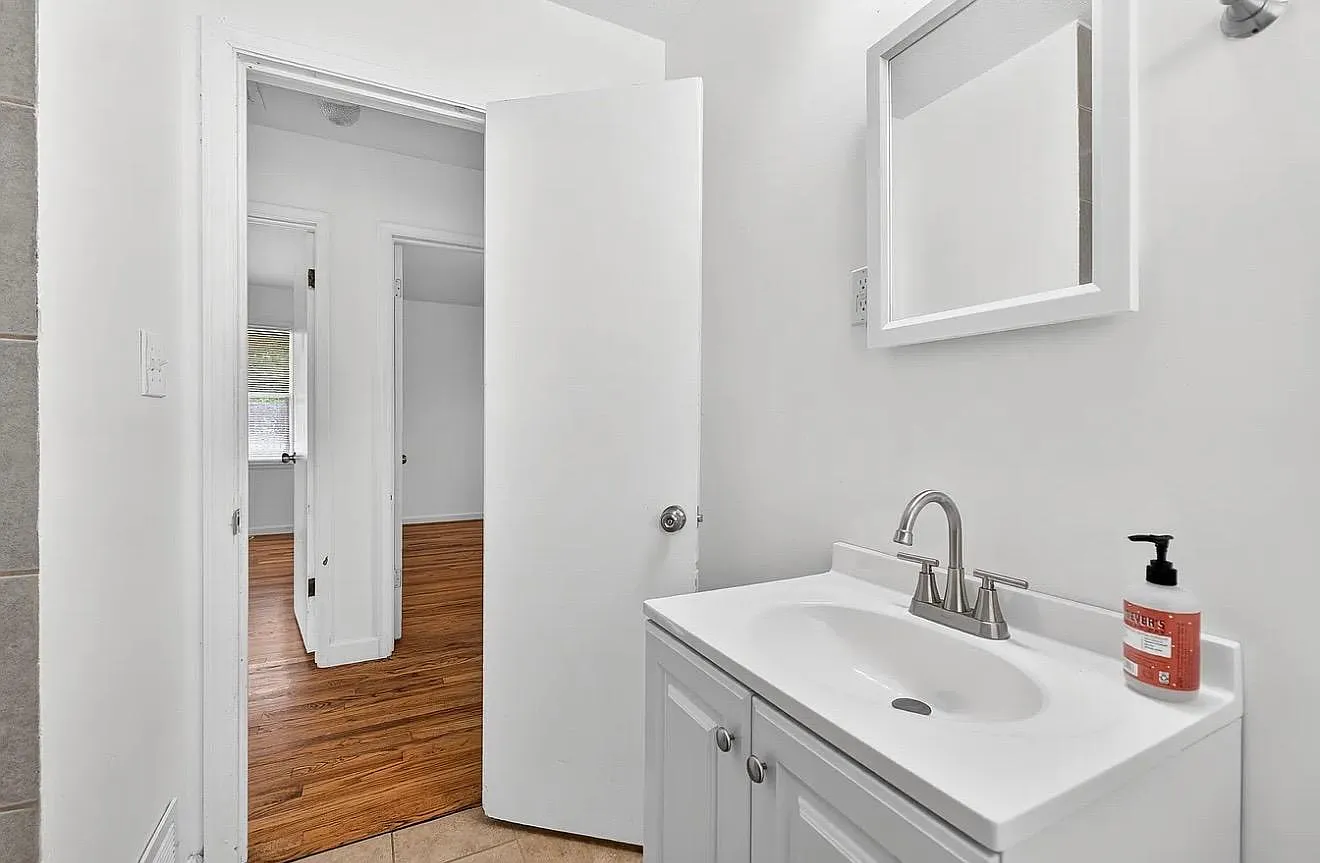 3 bed, 1000 sqft, $1,750 — Photo 1