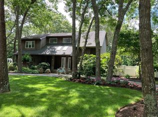 11 Bridle Path, Westhampton Beach, NY 11978