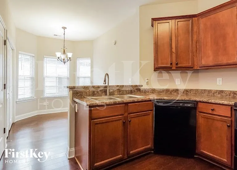 1012 Pilgrim Ln — Photo 6