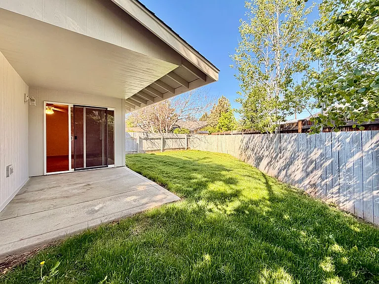 1547-1549 SW Rimrock Dr — Photo 10
