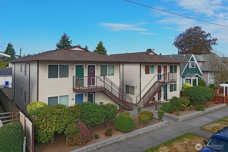 3rd image of 2210 2212 Colby Avenue