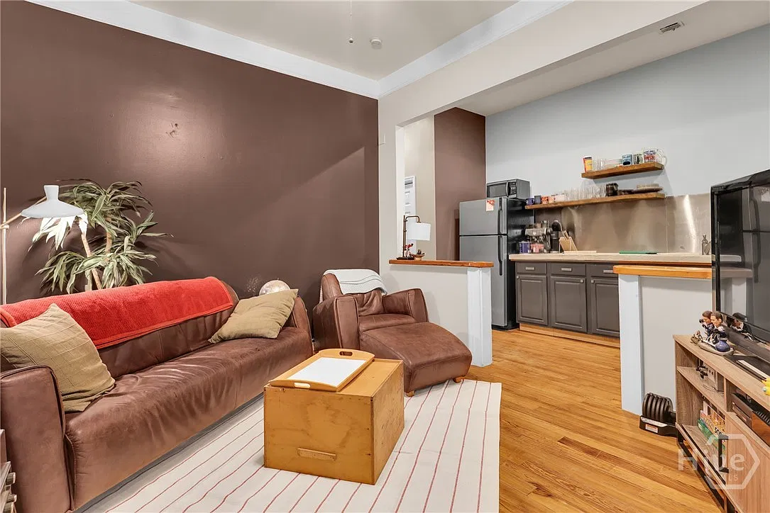 2 bed, 1.0 bath, 950 sqft, $2,300 — Photo 3