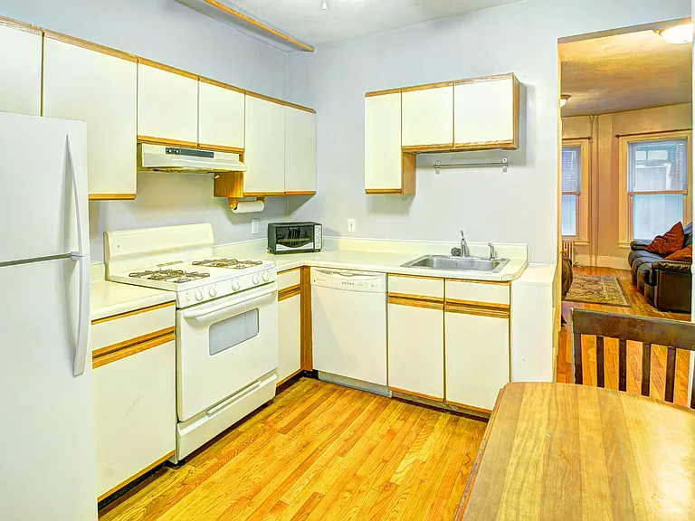 37A Harvard St #A-1 — Photo 8