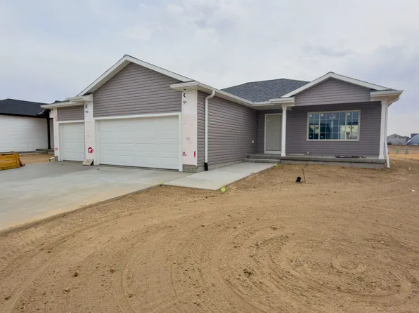 2205 E 41st St, Kearney, NE 68847