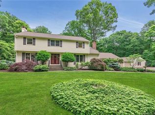 11 Dogwood Cir, Woodbridge, CT 06525
