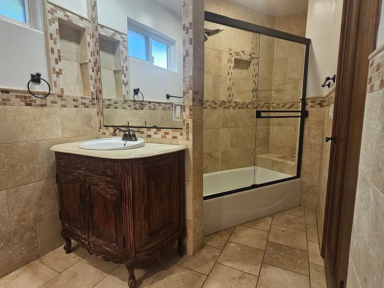 4940 Dobkin Ave — Photo 17