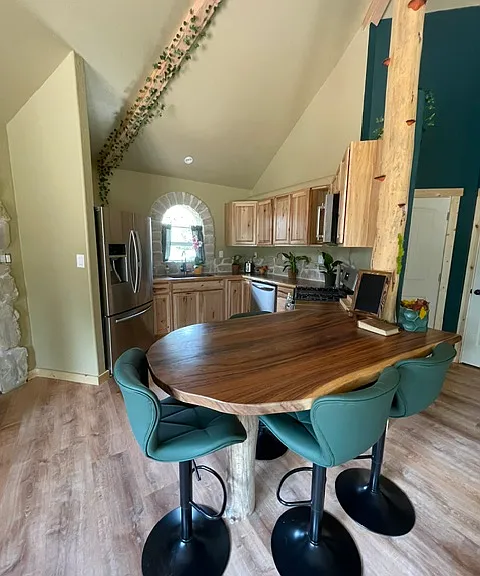Seating for 4