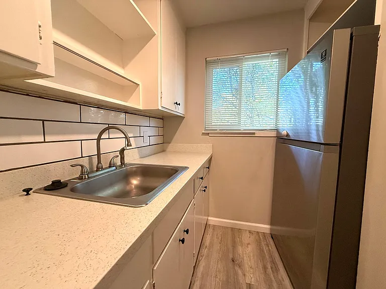 2660 Flores St — Photo 5