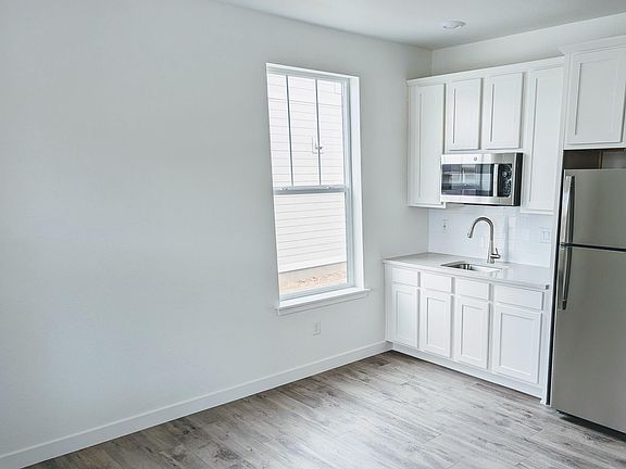 Kitchen & Living