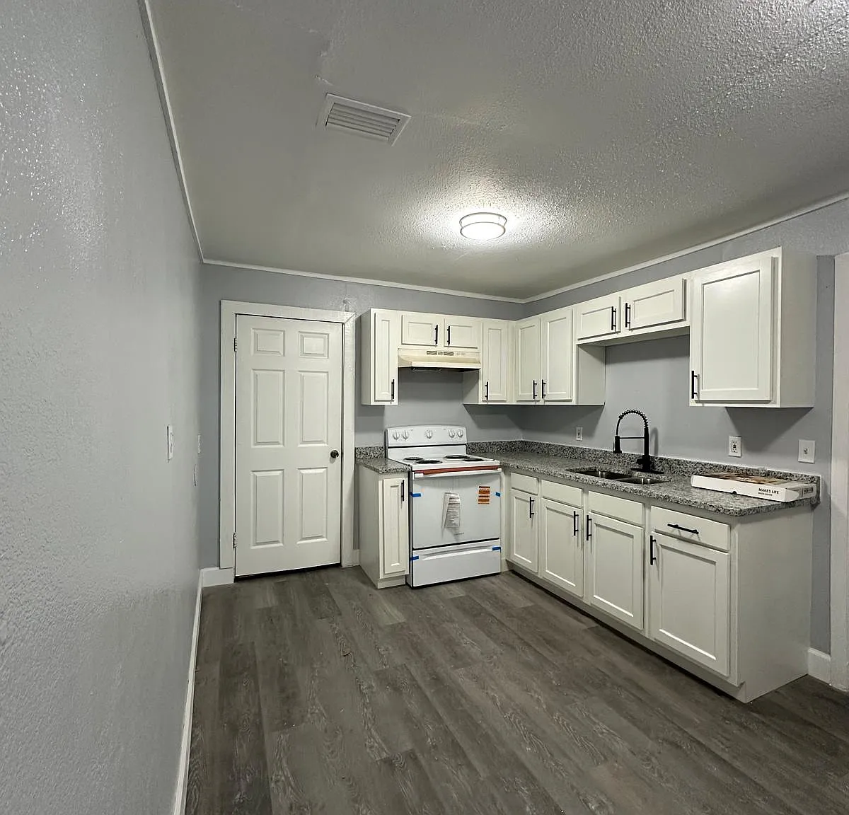 3 bed, 850 sqft, $1,200 — Photo 3