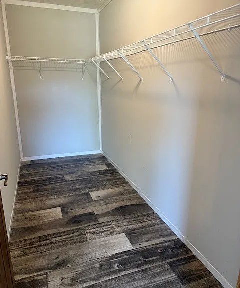 415 Thomas Ln — Photo 12