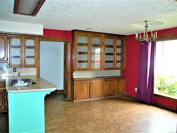 3rd image of 1404 W Durant Ave