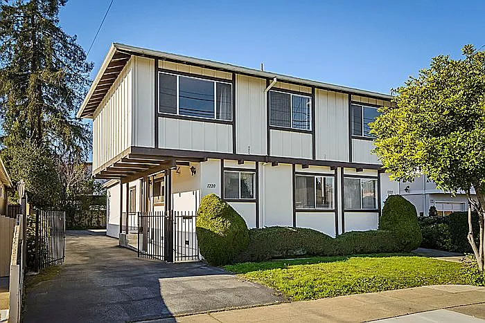 1220 Maple St photo 1
