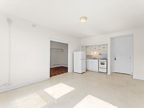 5th image of 2779 N Milwaukee Ave #203