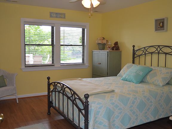 3rd image of 126 Hilltop Dr