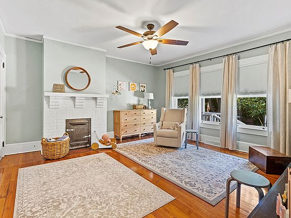 4th image of 305 Durst Ave W