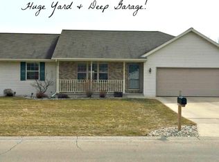 1721 Elk Trail Dr, Neenah, WI 54956