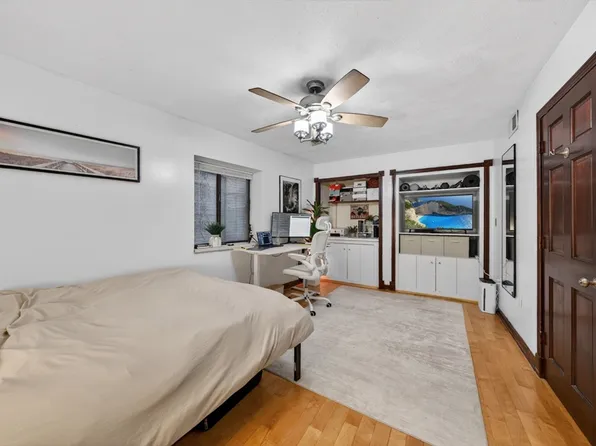 8 Wiget St APT 1, Boston, MA 02113