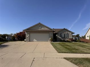 6587 Summer Shores Dr SE, Grand Rapids, MI 49548
