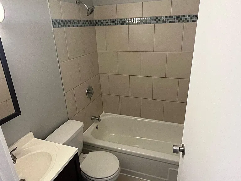 1618 Hughes St #3 — Photo 6