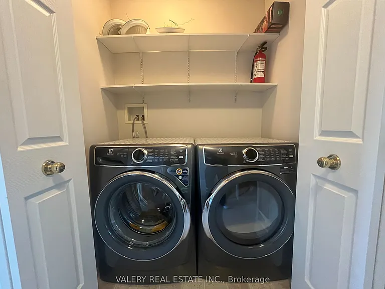 555 Grasslands Ct — Photo 27