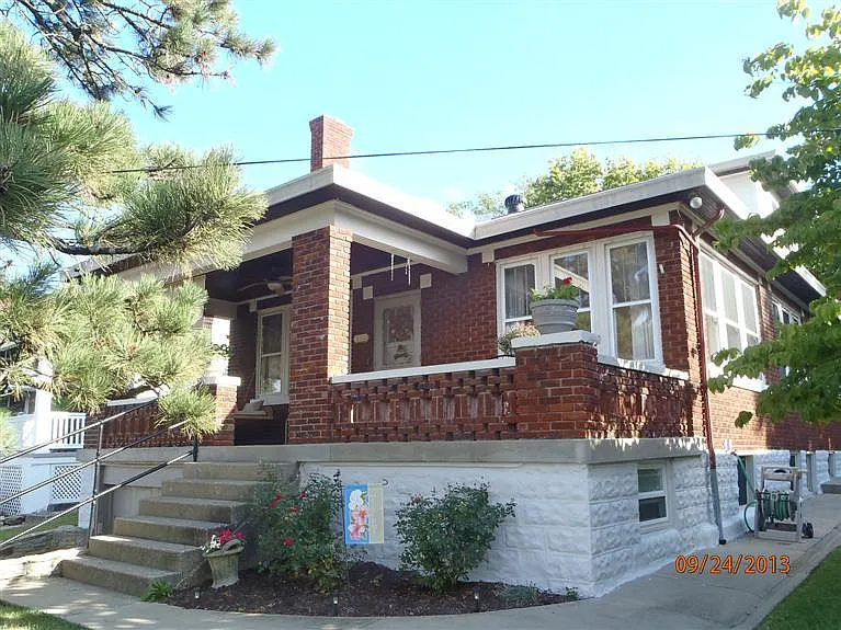 312 Linden Ave photo 1