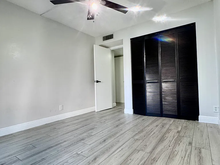 2311 S Cypress Bend Dr — Photo 16