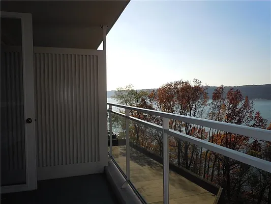 Sold by R New York | media 30