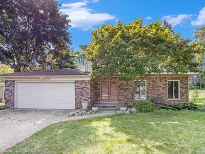 121 Allen Lake Dr, White Lake, MI, 48386