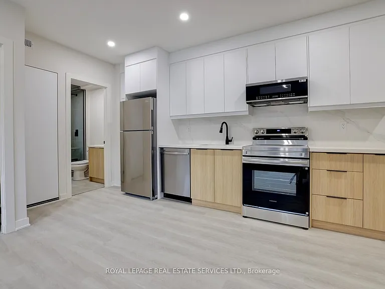 20 Duke St #305 — Photo 25