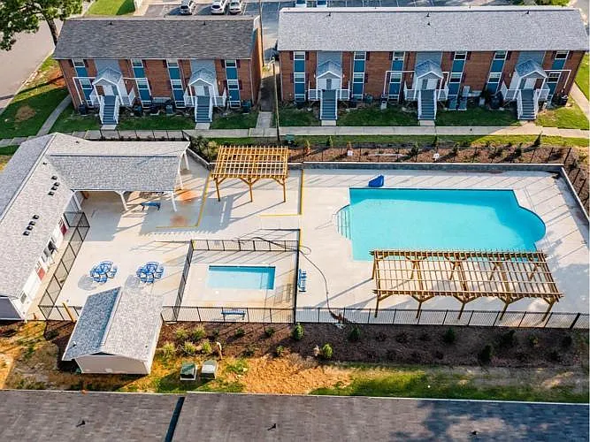 Harbor Pointe Apartments — Photo 12