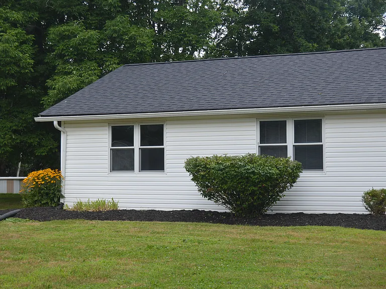 2135 Gates Ave — Photo 9