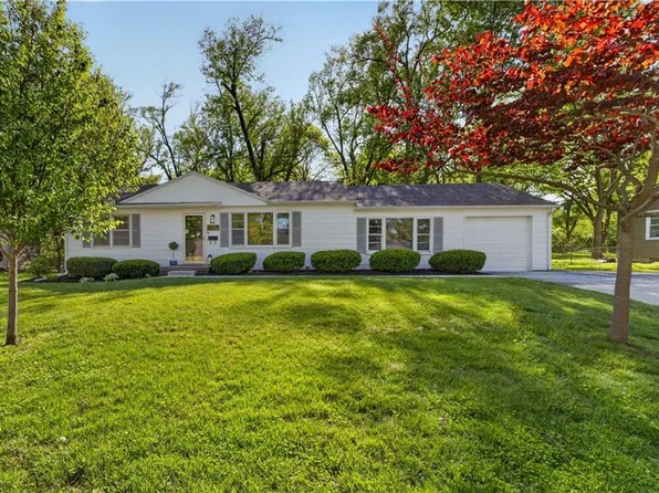 8924 Hardy St, Overland Park, KS 66212