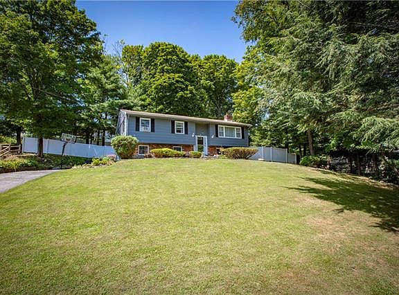 2nd image of 19 Collier Dr W