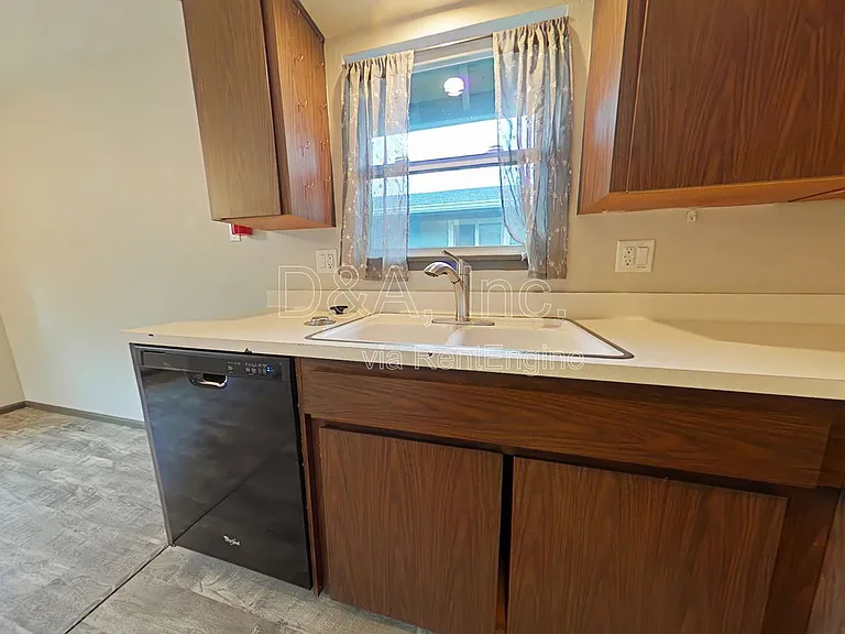 1637 NW Kings Blvd — Photo 5