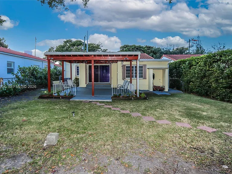 1015 Cortez St — Photo 37