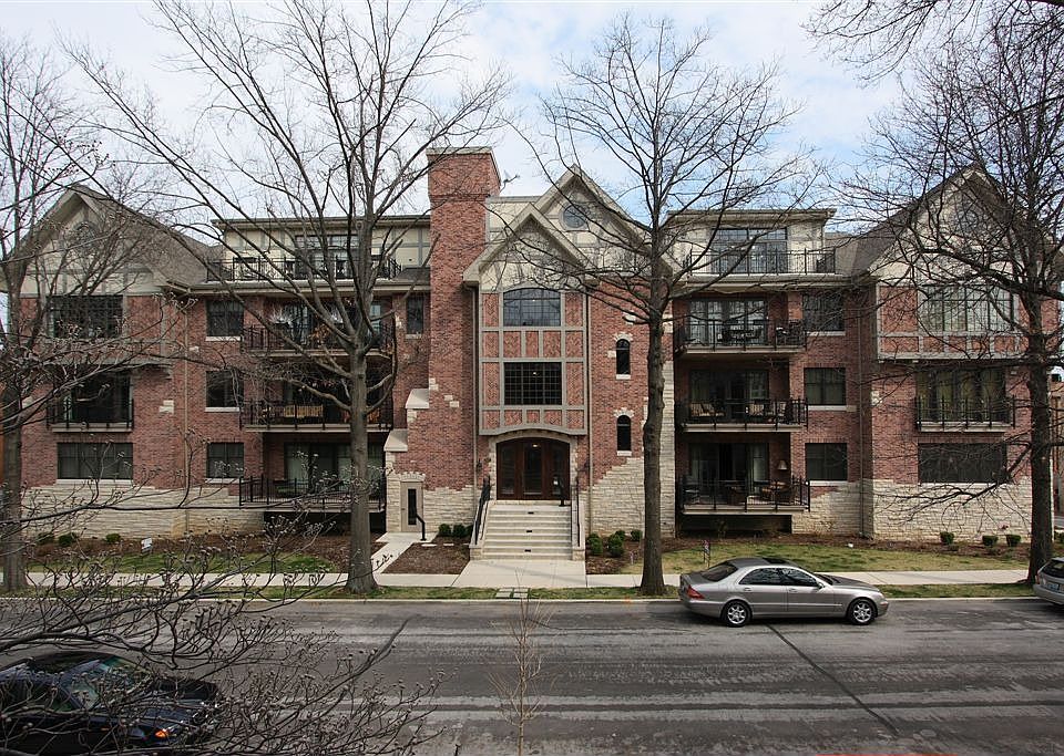 Front of Forest Court
