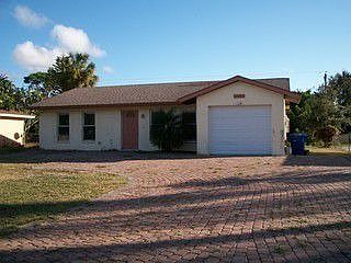 1st image of 10644 Woods Cir