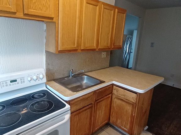 5th image of 1882 Marloes Ave #15