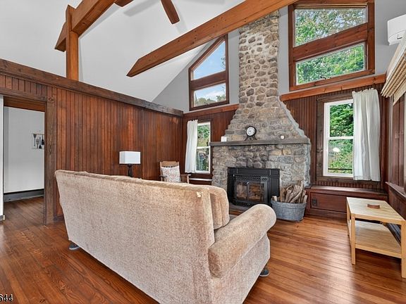 4th image of 138 Lakeside Dr, West