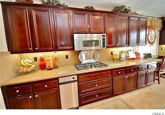 6 bed, 3650 sqft, $5,100 — Photo 4