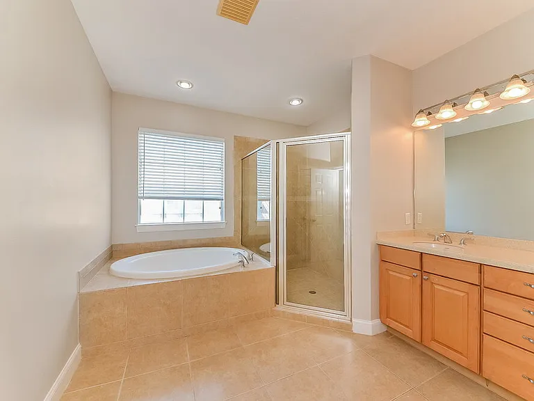 204 Aberdeen Pond Dr — Photo 10